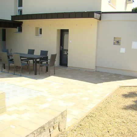 Acs Vendeghaz بيت للعطل *